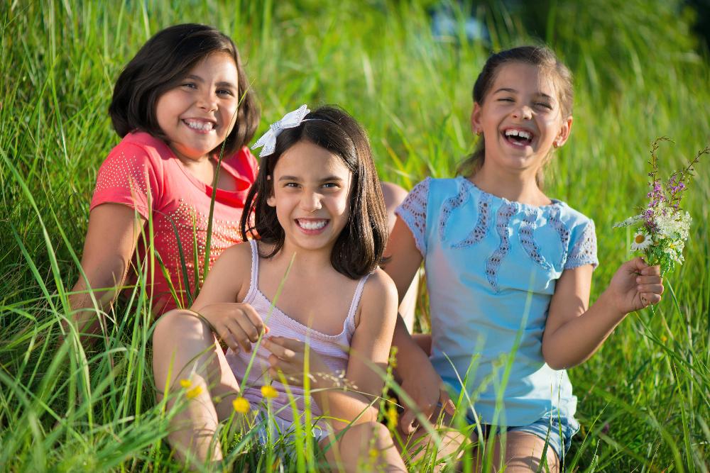 group of kids playing outside | family dentist white bear lake mn